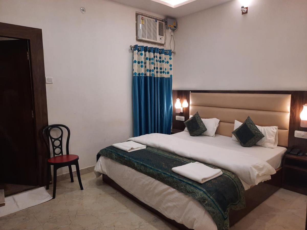 Neel Gagan Hotel Varanasi