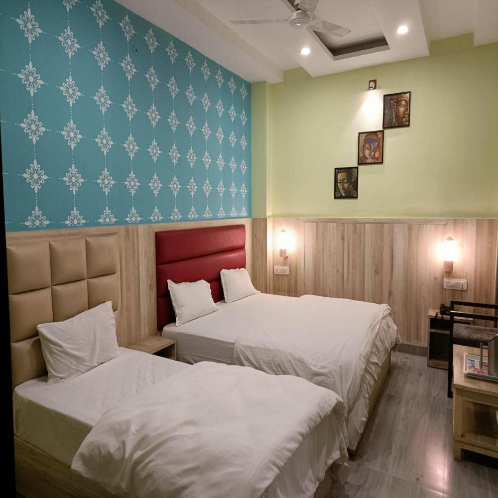 Neel Gagan Hotel