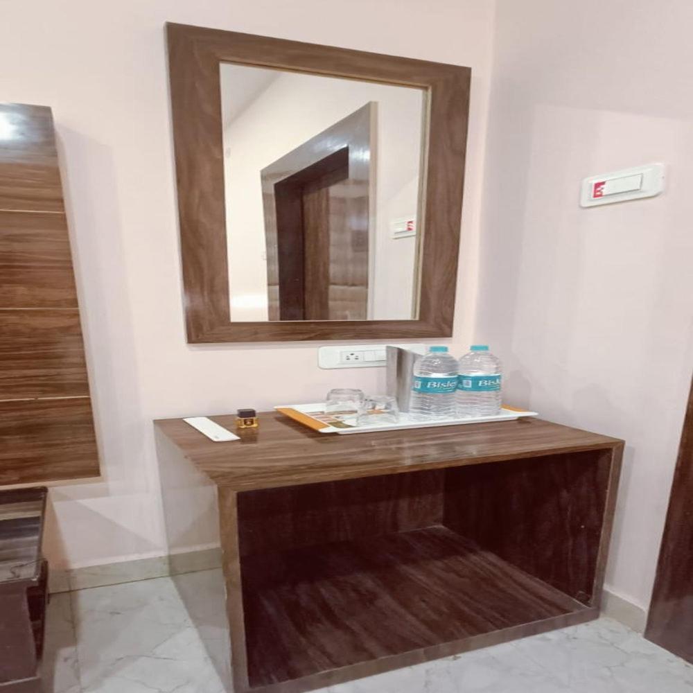 Neel Gagan Hotel Varanasi