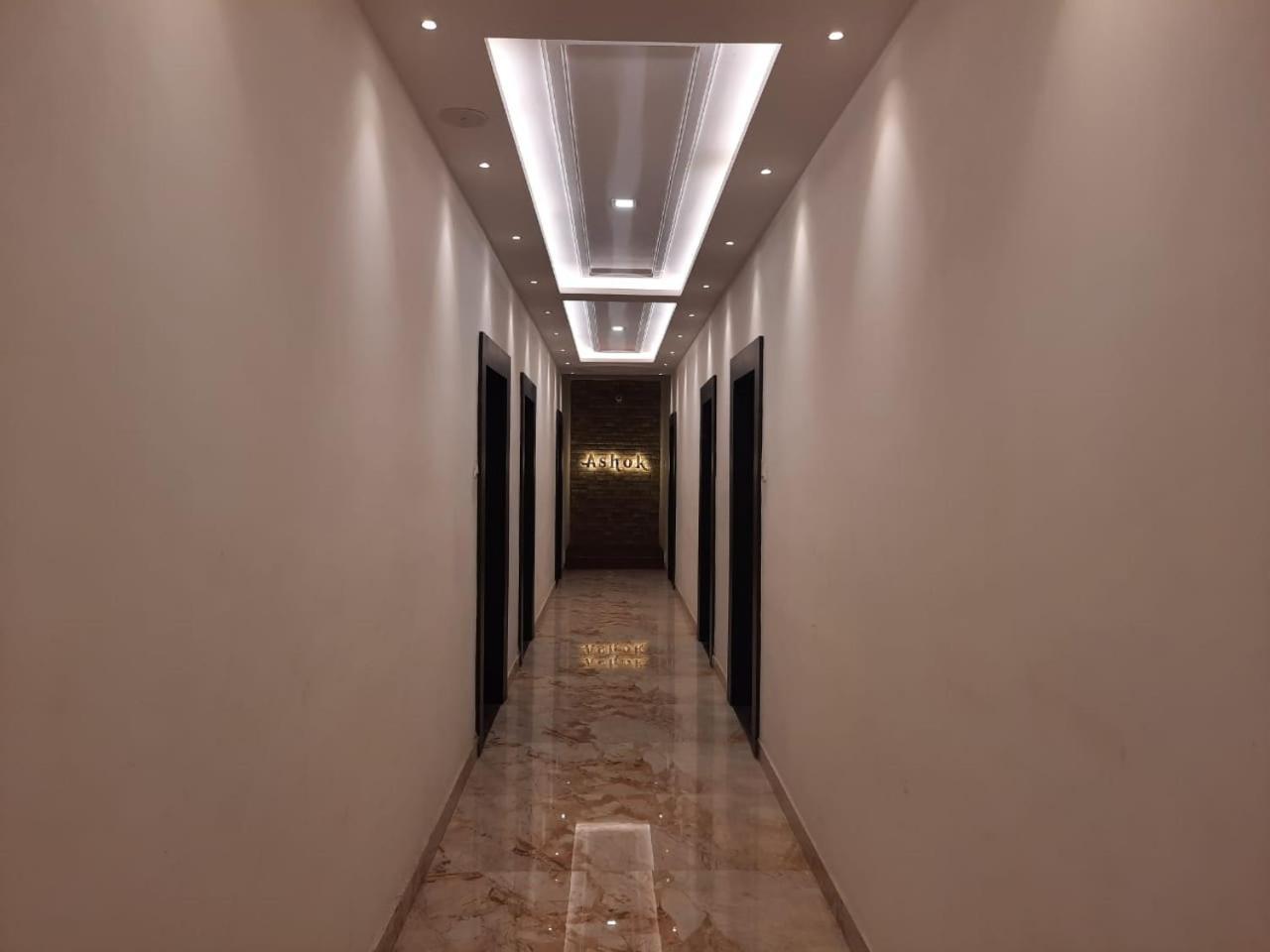 Neel Gagan Hotel Varanasi