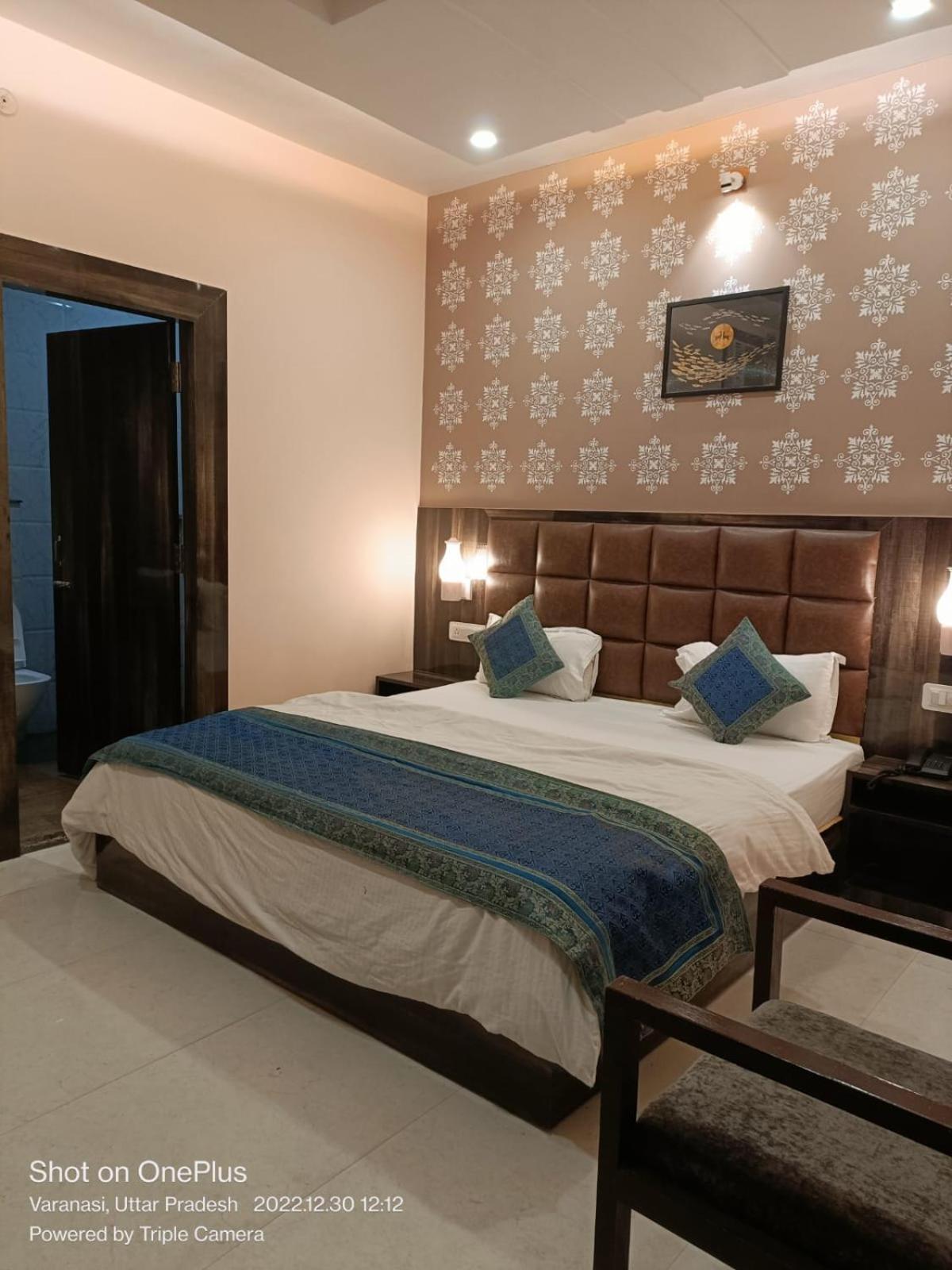Neel Gagan Hotel 3*